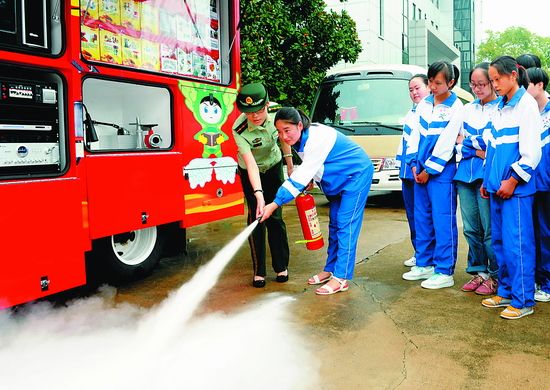 發(fā)生火災時(shí),滅火器如何使用