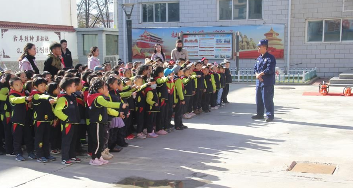 幼兒園師生參觀(guān)甘南消防中隊