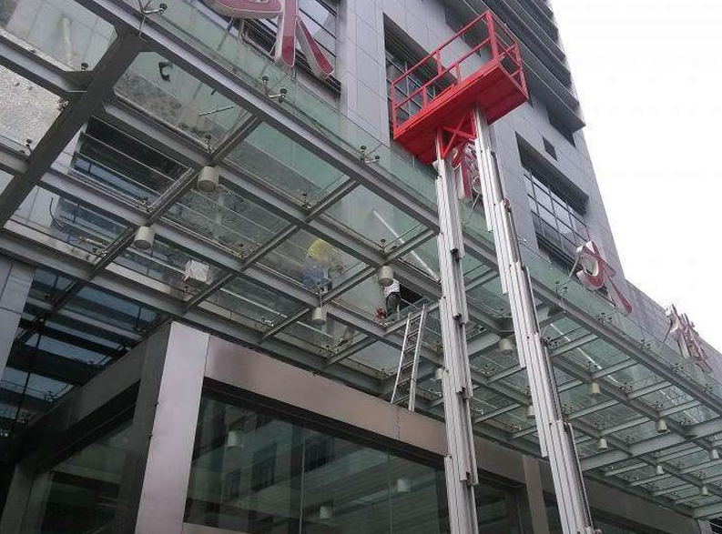 玻璃幕墻施工臨邊高空作業(yè)的安全防護要求