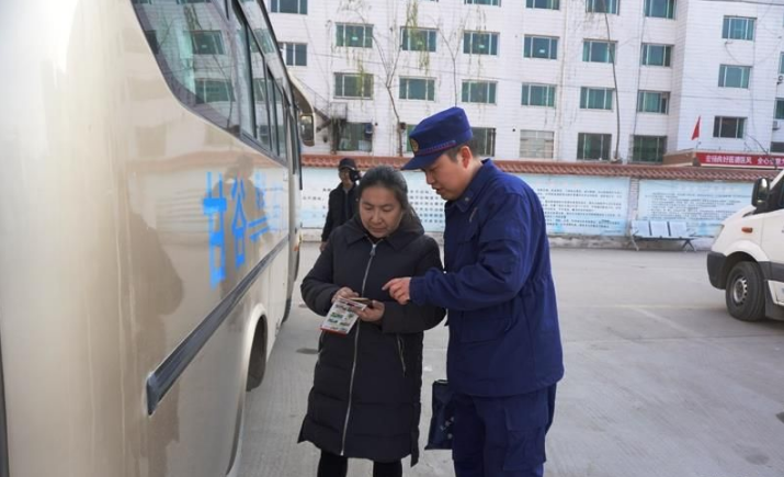 消防宣傳進(jìn)車(chē)站 安全知識“一路隨行”