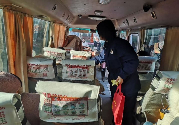 “冬季防火小貼士”進(jìn)站上車(chē) 為廣大旅客送“平安”